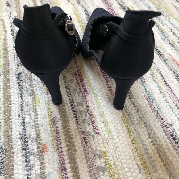 CHRISTIAN DIOR BLACK MARY JANE HEELS SIZE 9 - Picture 3 of 8